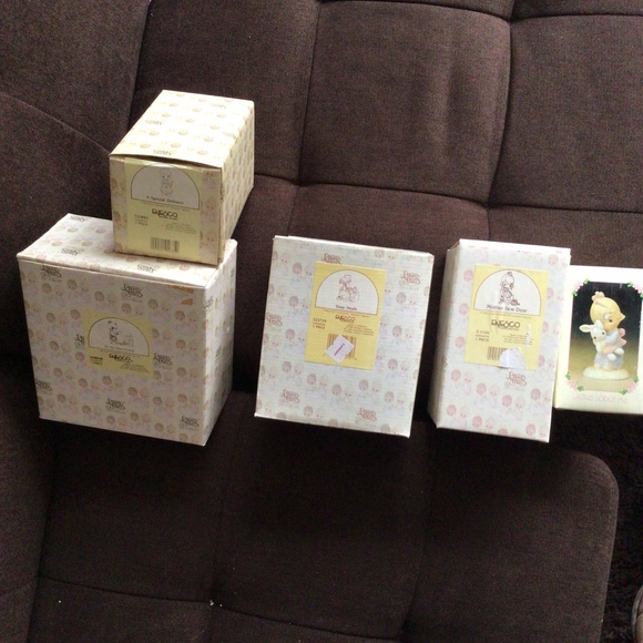 Lot of 5 PRECIOUS MOMENTS FIGURINES - Picture 1 of 7